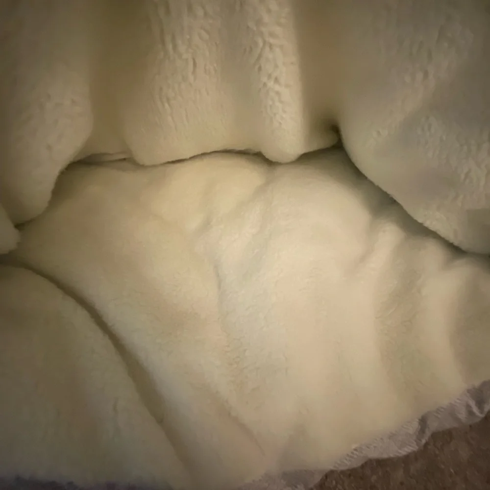 Brand new luxury cave dog bed
